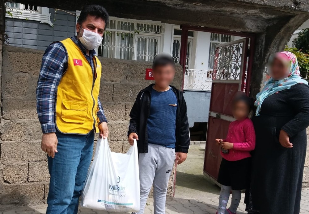 İyilik Derneği ihtiyaç sahibi aileleri unutmadı 