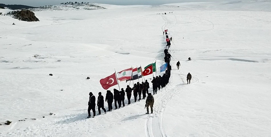 İzciler, Sarıkamış şehitleri için karlı dağları aşarak eksi 10 derecede çadırda sabahladı 
