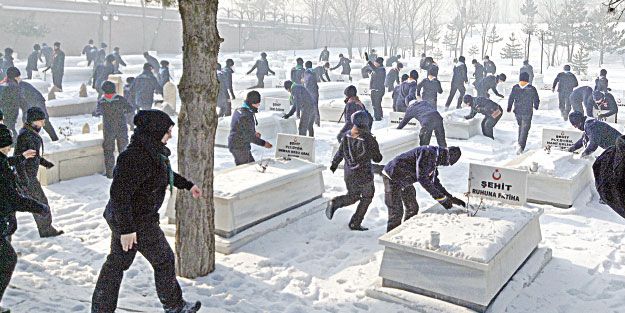 İzciler, şühedanın bağrında uyuyacak