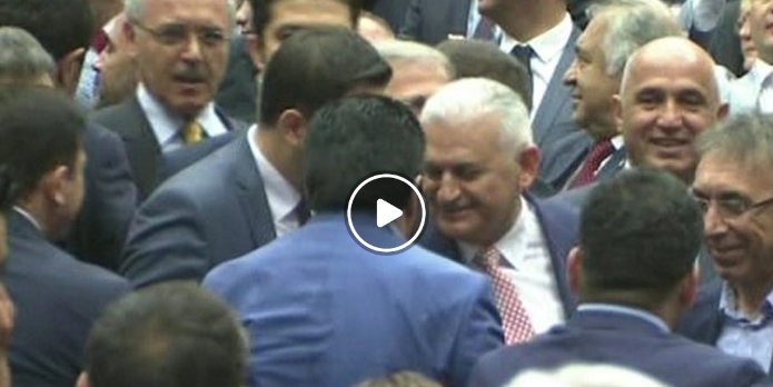İzdiham nedeniyle salona zor girdi