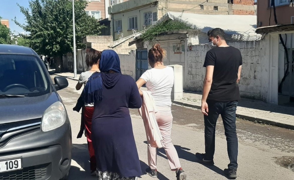 İzin gününde olan polisin yakaladığı hırsızlar tutuklandı 