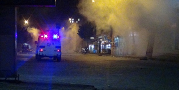 İzinsiz gösteriye polis müdahalesi