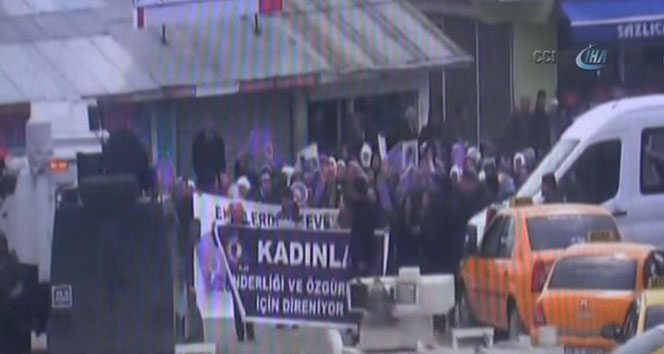 İzinsiz yürüyüşe polis müdahale etti