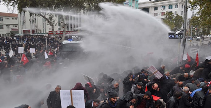 İzinsiz yürüyüşte gözaltına alınan 48 kişi serbest