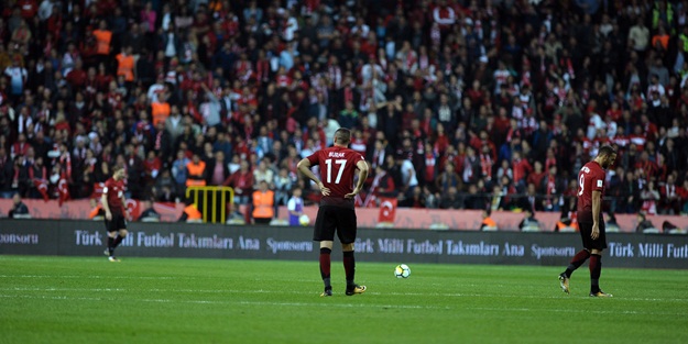 İzlanda maçında 1 milyar TL'yi çimlere gömdük