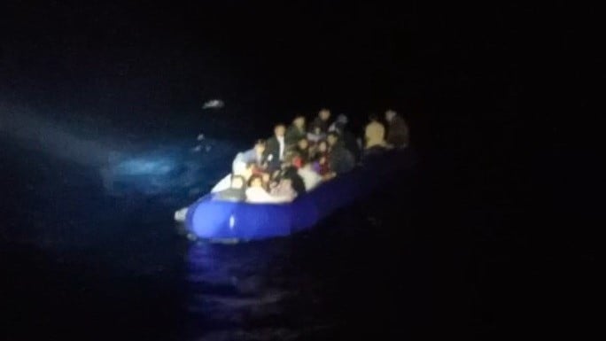 İzmir açıklarında 106 göçmen kurtarıldı