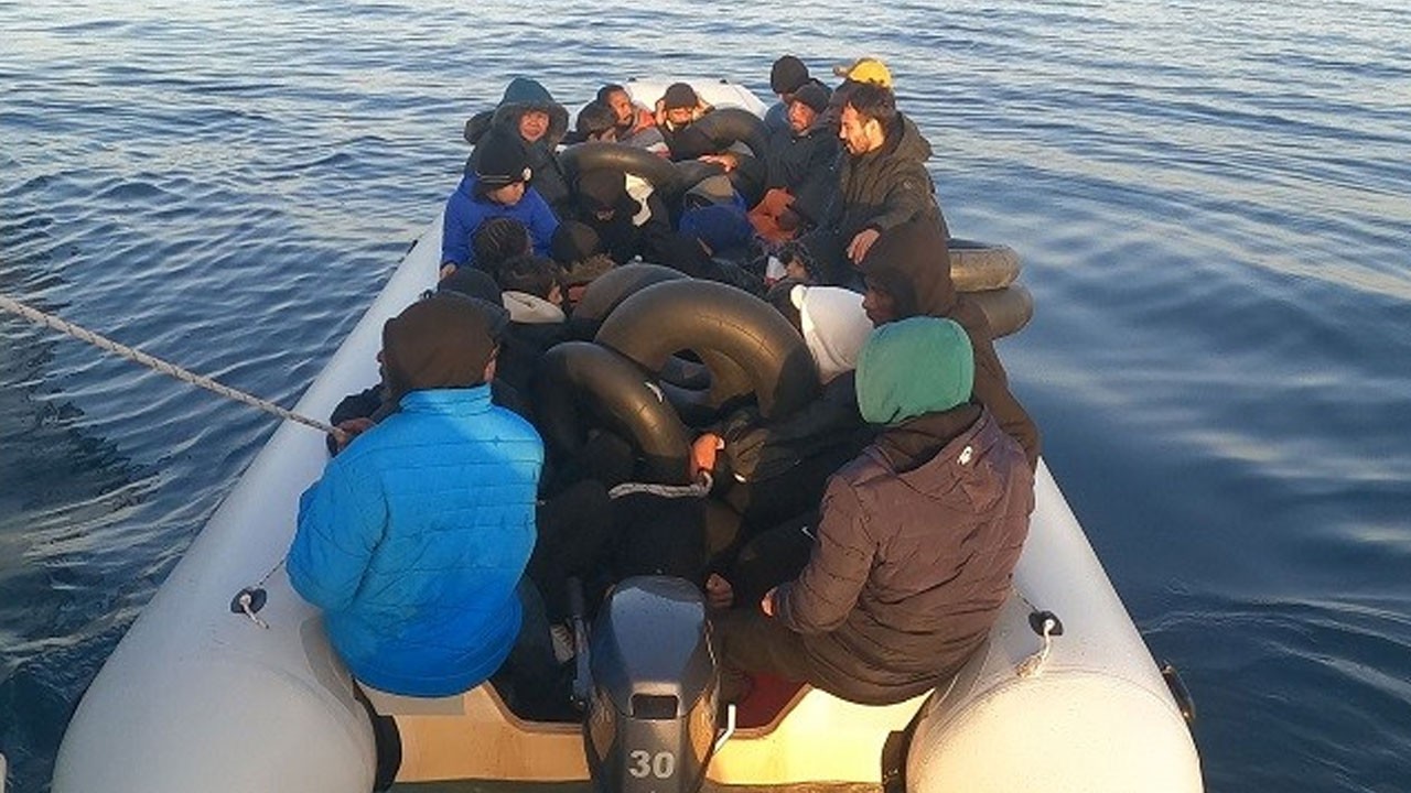İzmir açıklarında 29 düzensiz göçmen bulundu