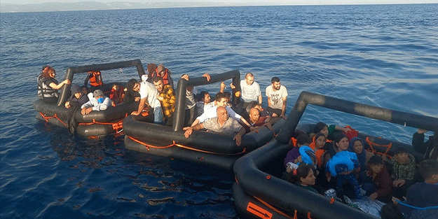 İzmir açıklarında 310 düzensiz göçmen kurtarıldı