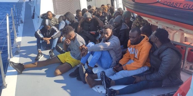 İzmir açıklarında 43 düzensiz göçmen kurtarıldı