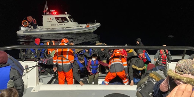 İzmir açıklarında 49 düzensiz göçmen kurtarıldı