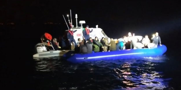 İzmir açıklarında 51 göçmen kurtarıldı