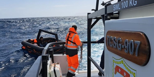 İzmir açıklarında 85 düzensiz göçmen kurtarıldı