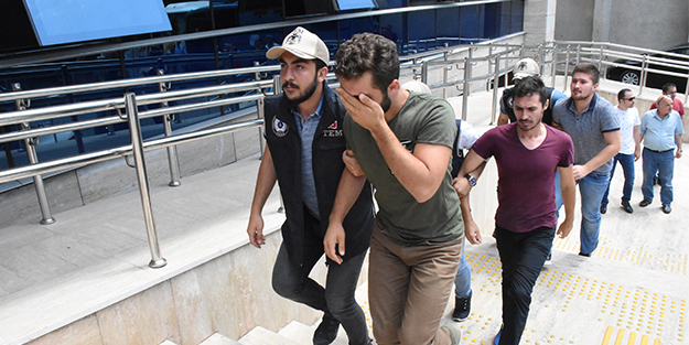 Tekneyle yurtdışına kaçarken yakalanan FETÖ şüphelilerinden 26'sı tutuklandı
