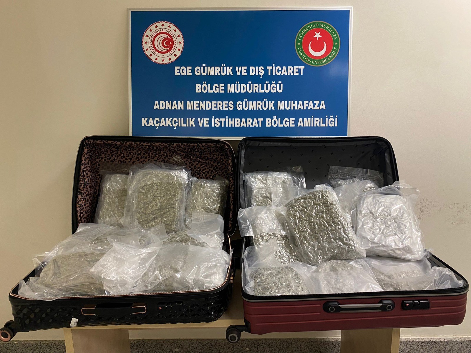 İzmir Adnan Menderes Havalimanı’nda uyuşturucu ele geçirildi!