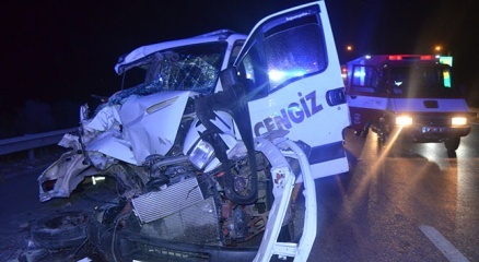 İzmir-Aydın Otobanında kaza: 1'i ağır 3 kişi yaralandı
