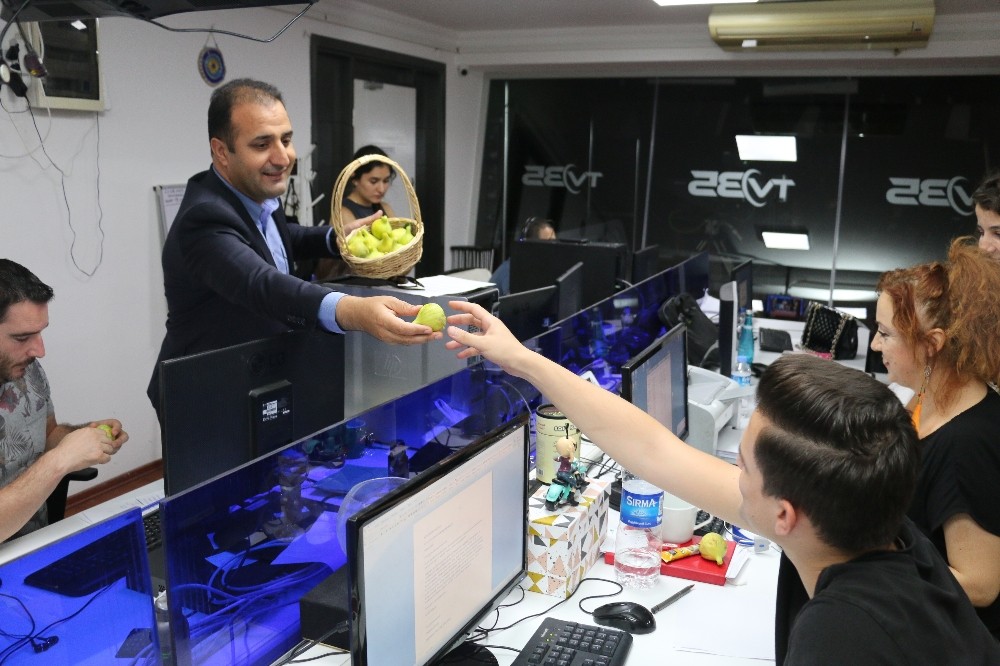 İzmir basınına ‘bardacık’ ikramı 