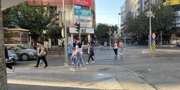 İzmir beşik gibi sallandı