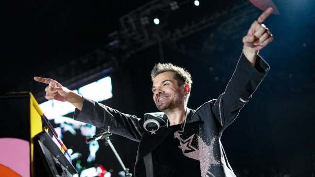 İzmir b.k koksada olur! 2 saatlik konsere 15 milyon lira ödendi