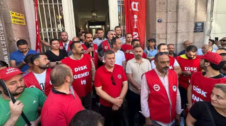 İzmir Büyükşehir Belediyesi işçilerinden iş bırakma eylemi