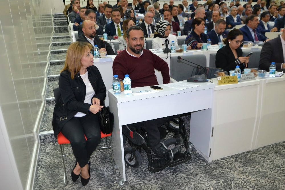 İzmir Büyükşehir Belediyesinde AK Partili üyeye özel alan 