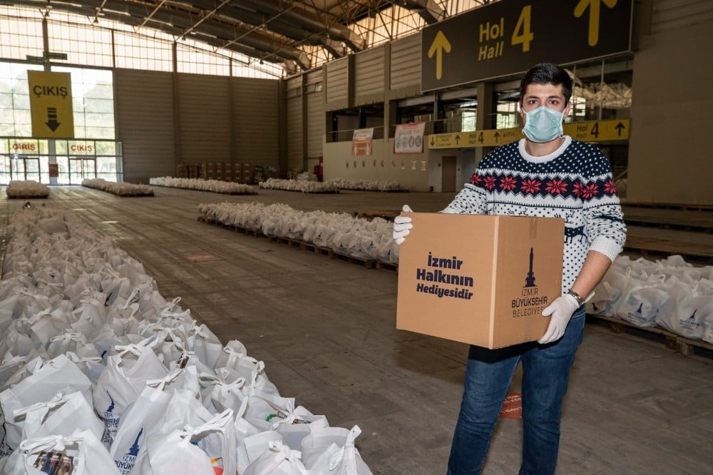 İzmir Büyükşehir Belediyesinden salgına karşı direnç paketi 