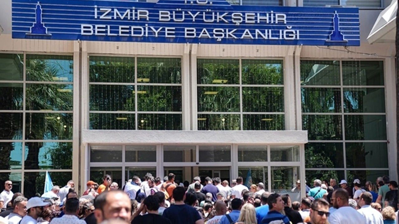 İzmir Büyükşehir Belediyesi’ne operasyon: Gözaltılar var! İZBETON Genel Müdürü aranıyor