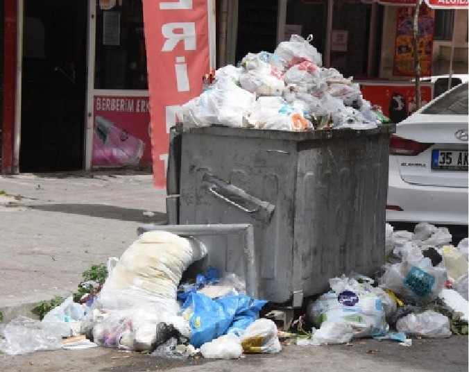 İzmir Büyükşehir’de paralar “çiçek süsleme