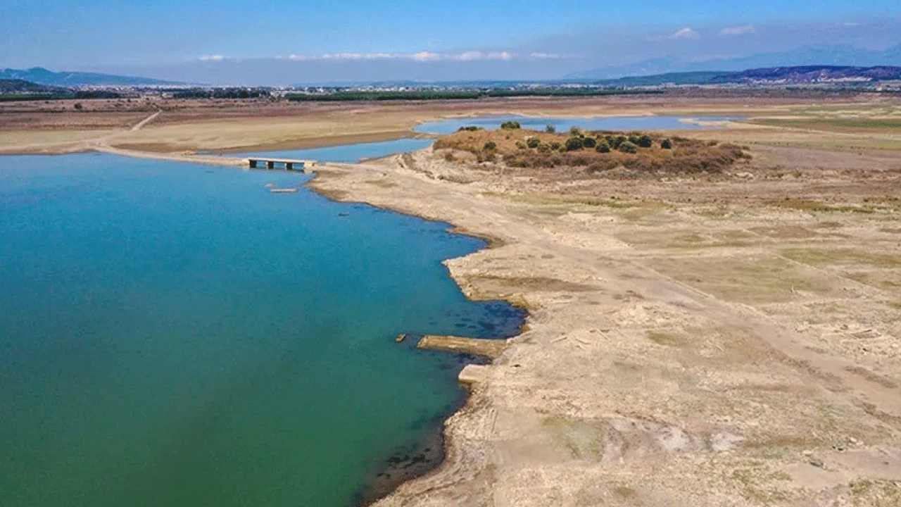 İzmir can çekişiyor: Barajların doluluk oranı yüzde 17'ye düştü!