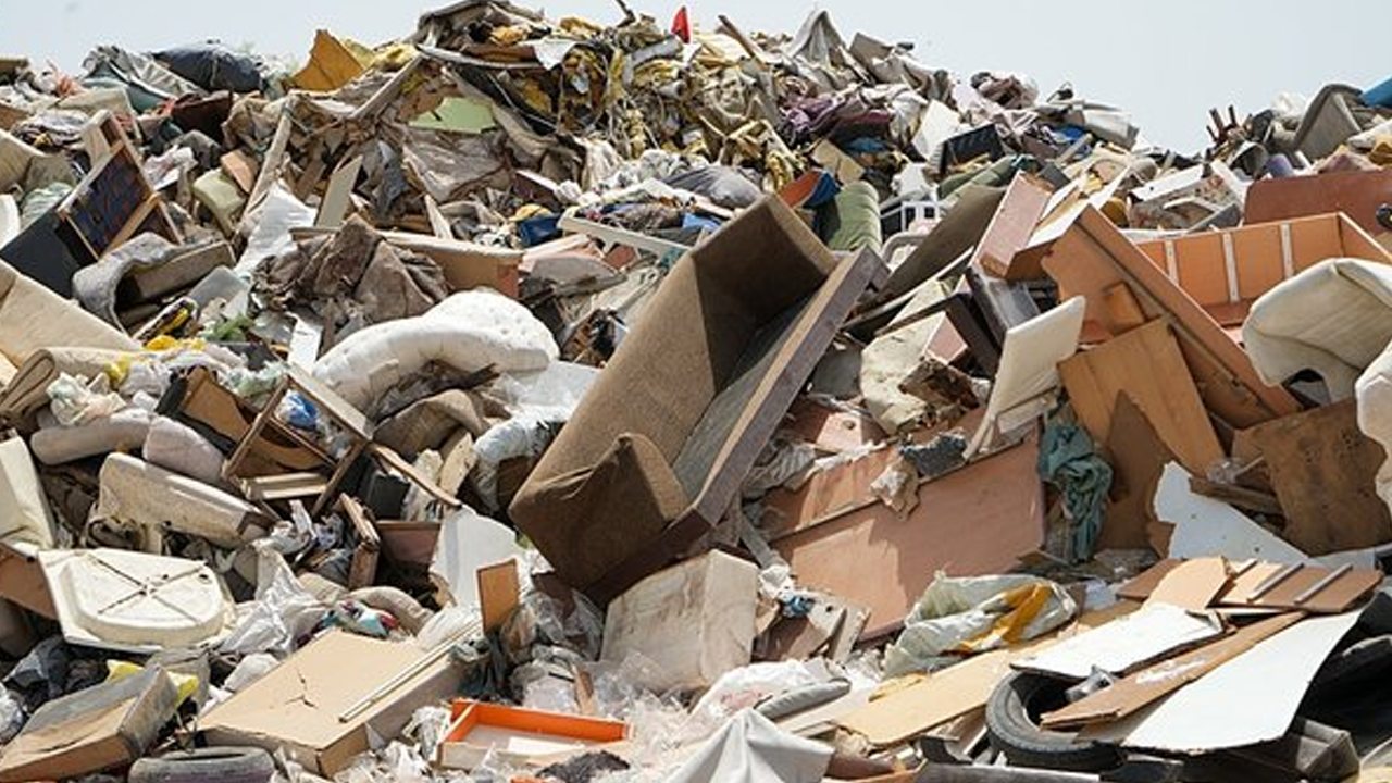 İzmir çöple doldu taştı! Yangın felaketi an meselesi!