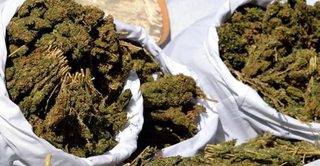 Otomobilin zulasında 2 kilo esrar ele geçirildi