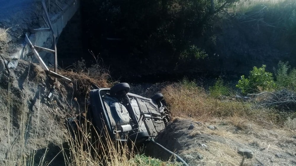 İzmir ‘de Otomobil Köprüden Uçtu: 2 Yaralı 
