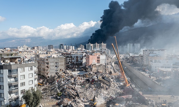 İzmir deprem bölgesi için seferber oldu