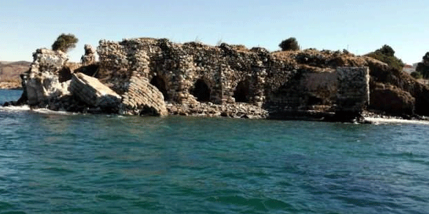 İzmir depreminde Osmanlı kalesi de yıkıldı