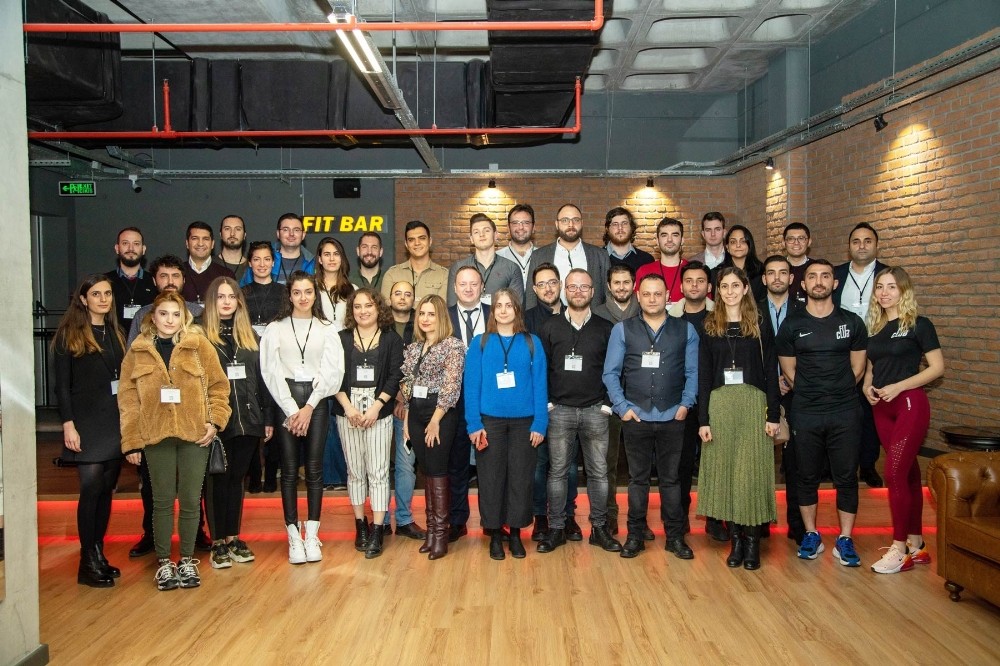 İzmir Ekonomi mezunları için özel yazılım 