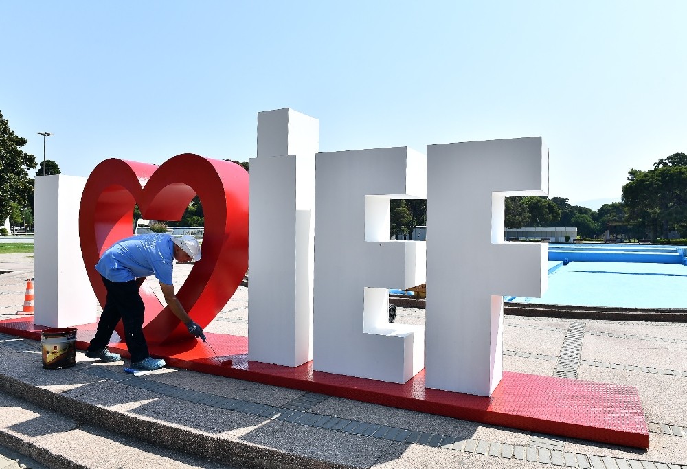 İzmir, fuara hazırlanıyor 