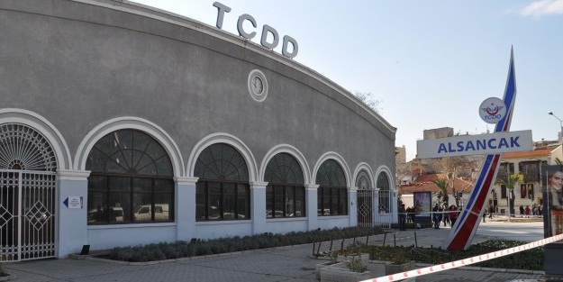 İzmir Konak'ta Alsancak Garı'nda bomba paniği