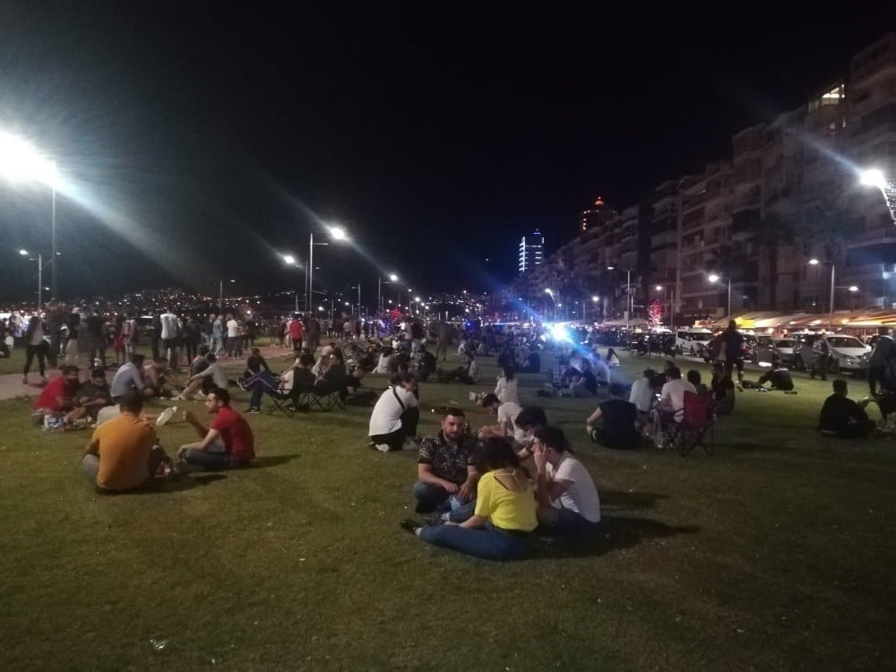 İzmir Kordon’da yoğunluk devam ediyor 