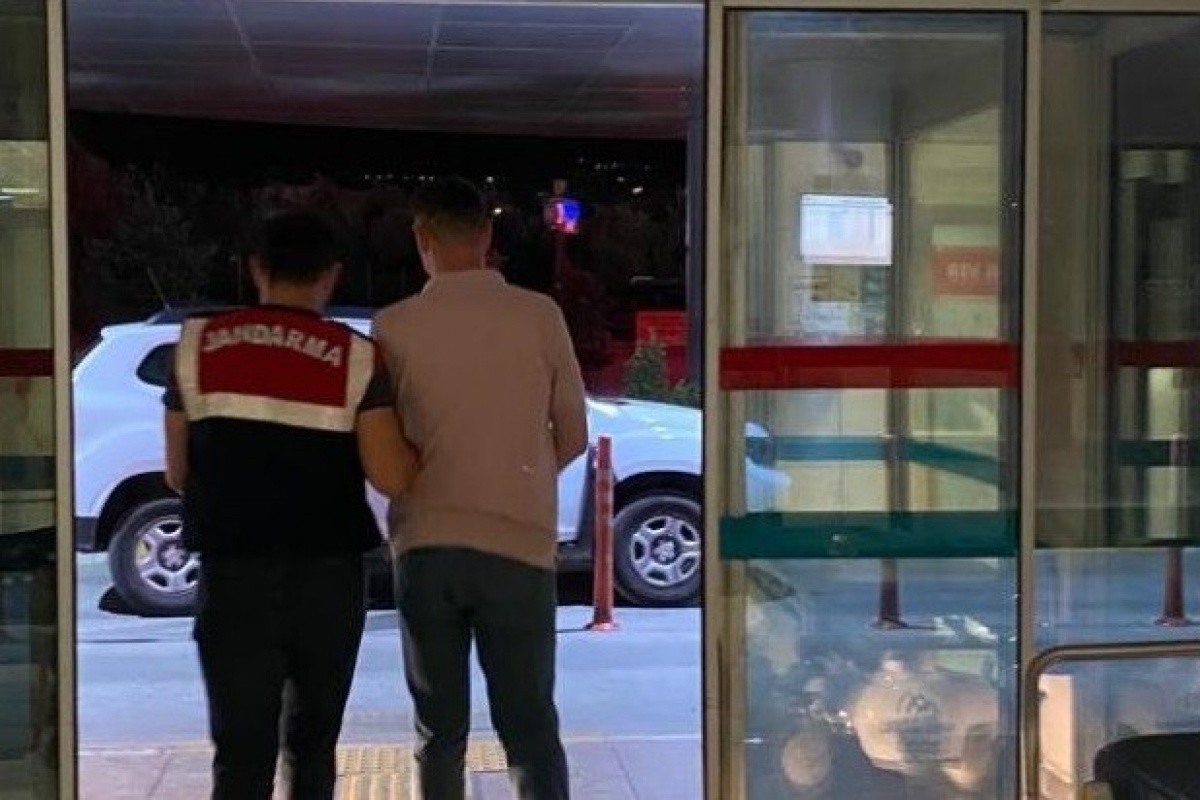 İzmir merkezli FETÖ operasyonunda 8 tutuklama