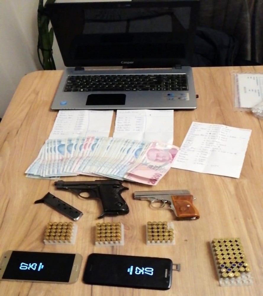 İzmir merkezli üç ilde yasa dışı bahis operasyonu: 28 gözaltı 