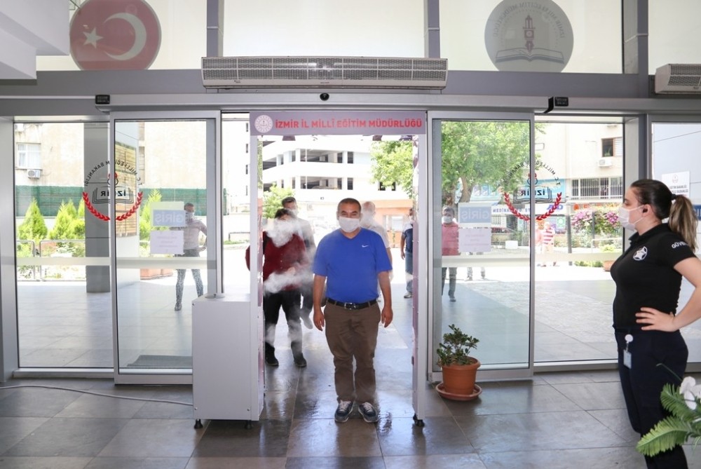İzmir Milli Eğitim Müdürlüğünden sensörlü dezenfektan 