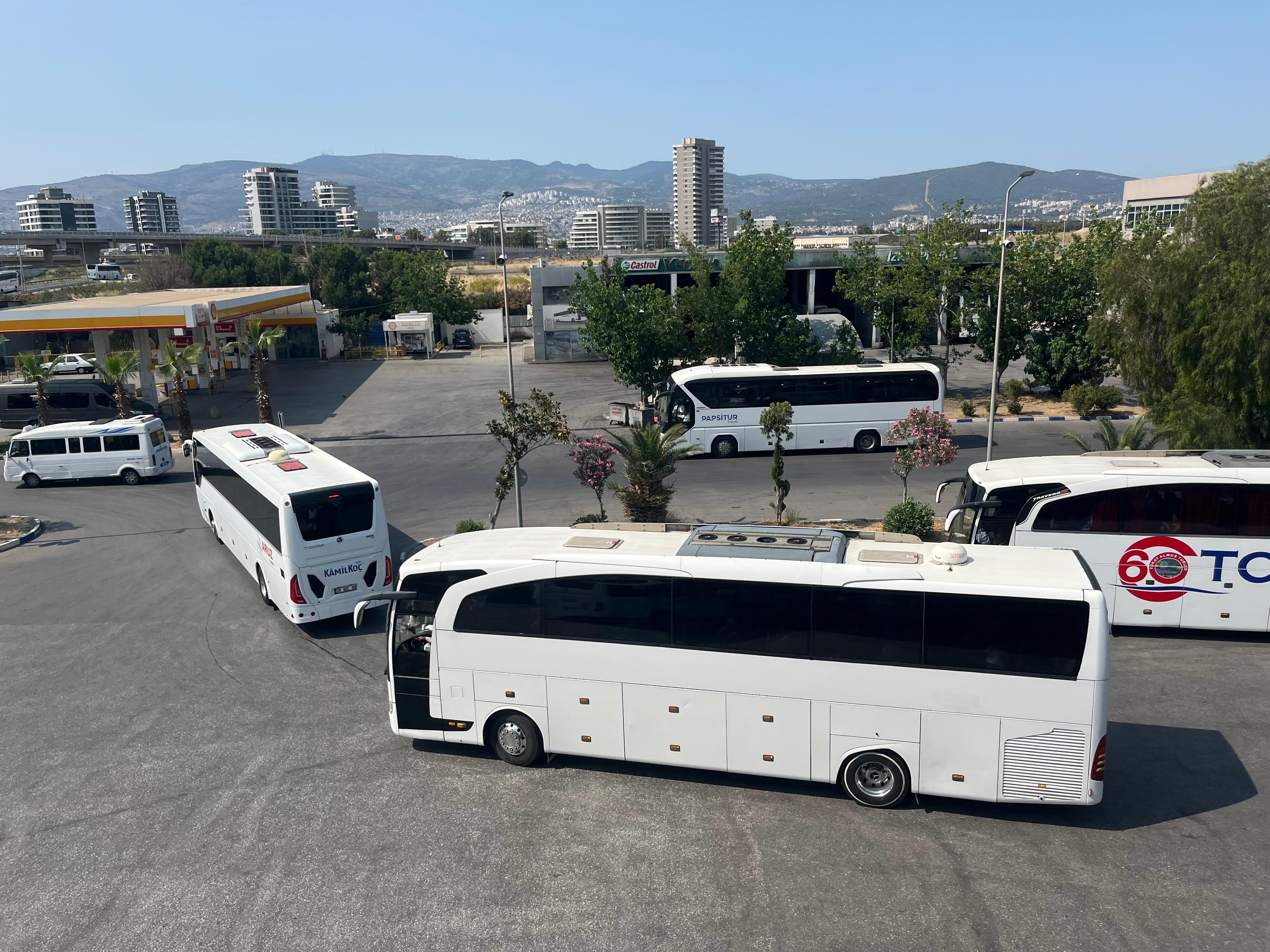 İzmir Otogarı'nda bayram tatili dönüşü yoğunluğu
