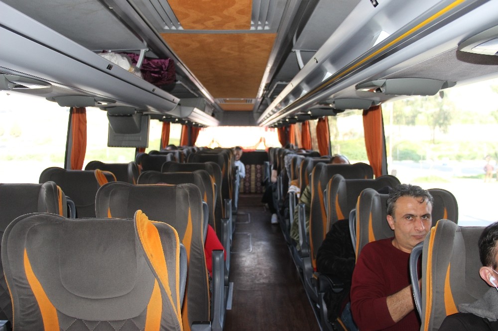 İzmir Otogarı’nda otobüsler yarı dolu yola çıktı 