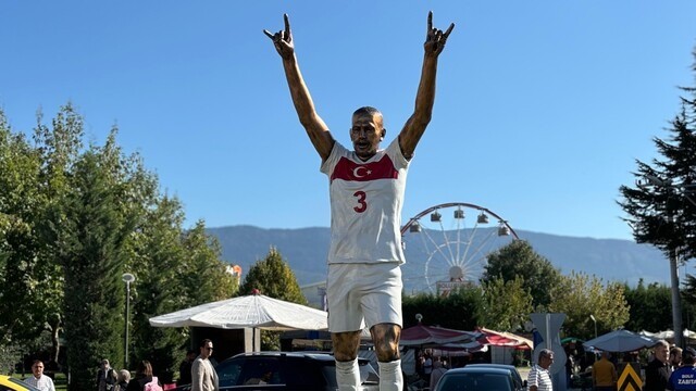 İzmir reddetti, Bolu dikti! CHP’de her fırsat ‘heykele’ dönüşüyor