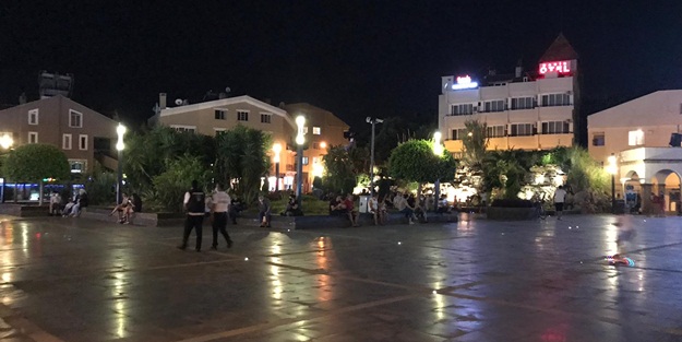 İzmir ve Antalya'da da hissedildi! Marmaris Kaymakamı'ndan deprem açıklaması