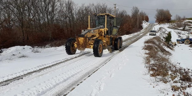 İzmir ve Manisa'nın yüksek kesimlerinde kar yağışı