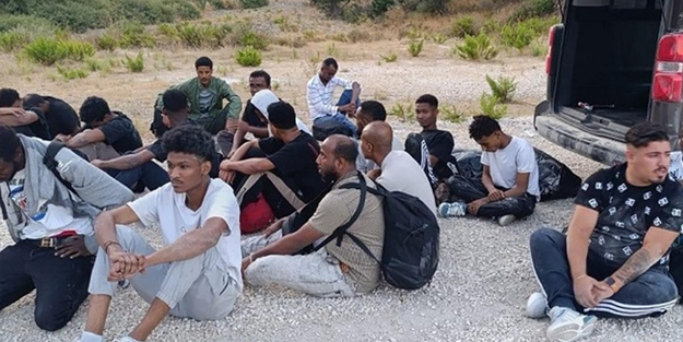 İzmir'de 105 düzensiz göçmen yakalandı
