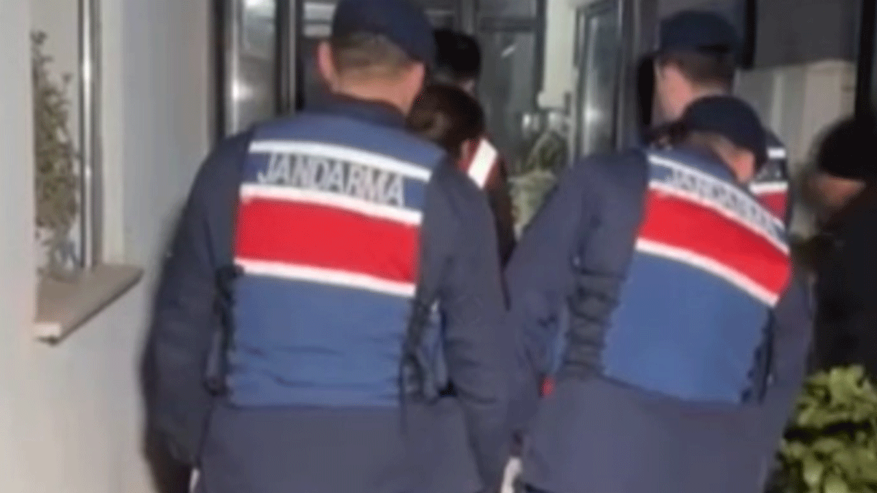 İzmir'de 12 öğretmen gözaltında: Terör örgütüne para yolluyorlarmış!