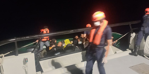İzmir'de 14'ü çocuk 29 göçmen yakalandı
