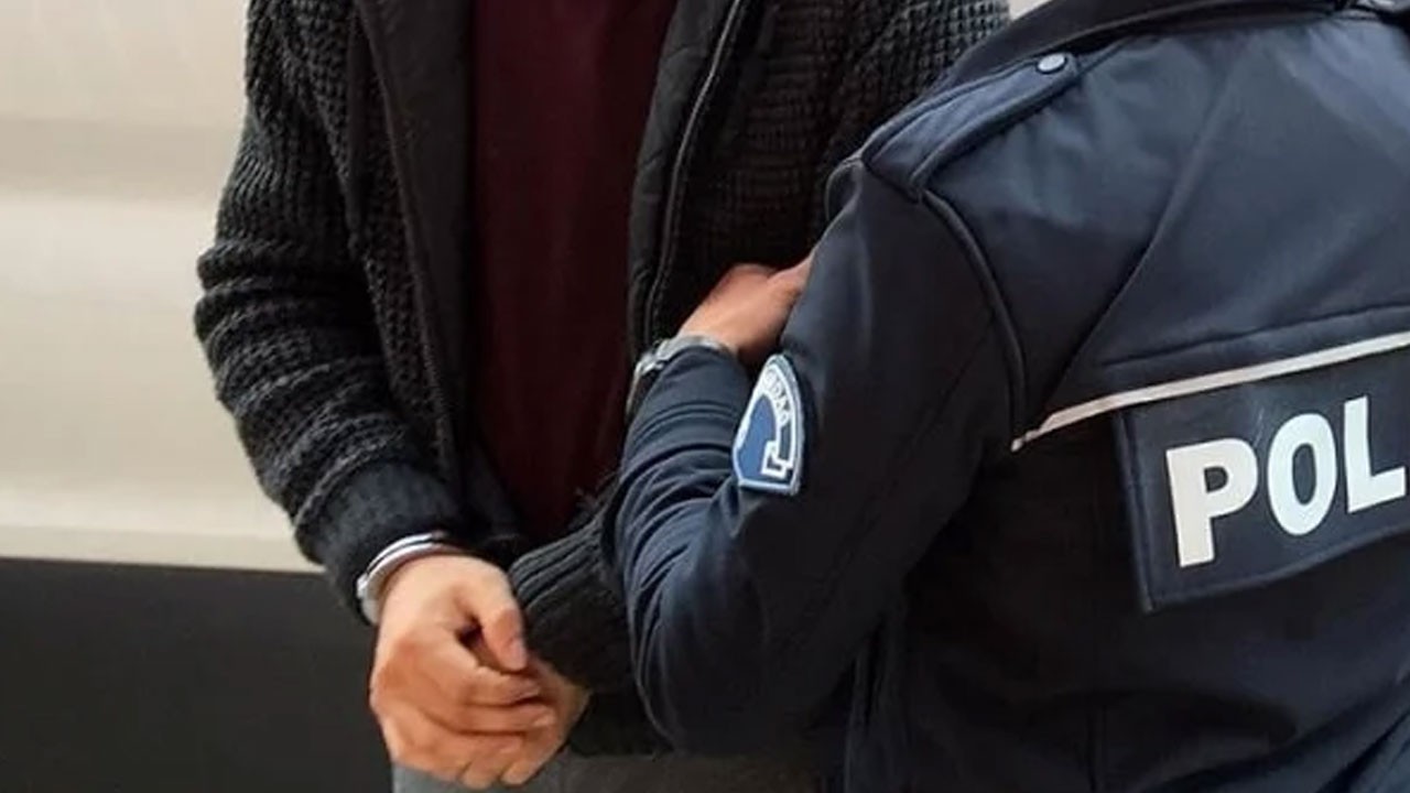 İzmir’de 14’ü polis 20 şüpheliye FETÖ’den gözaltı
