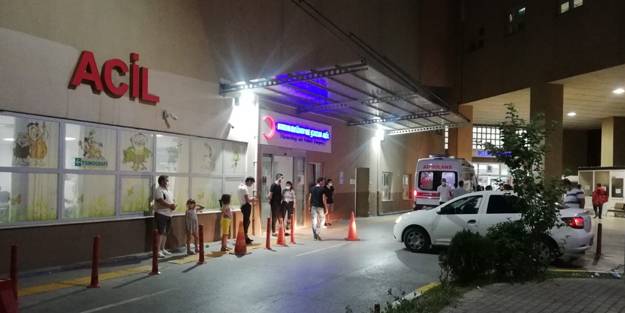 15 yaşındaki çocuk, kendisini uyaran polisi bıçakladı